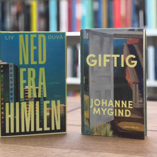 Foto af bøgerne 'Giftig' og 'Ned fra himlen'